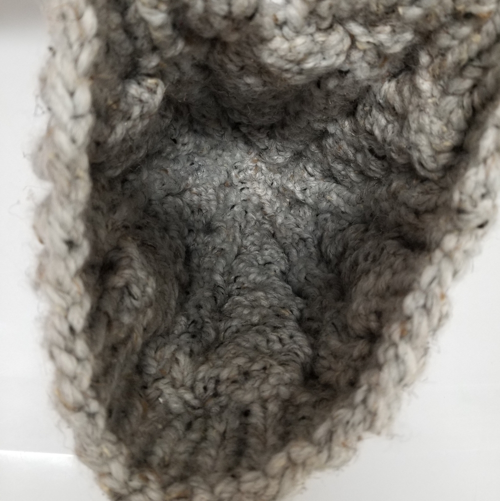 Handmade Speckled Acrylic Mohair Beanie with Faux Fur Pom & Ponytail Hole - Picture 4 of 8